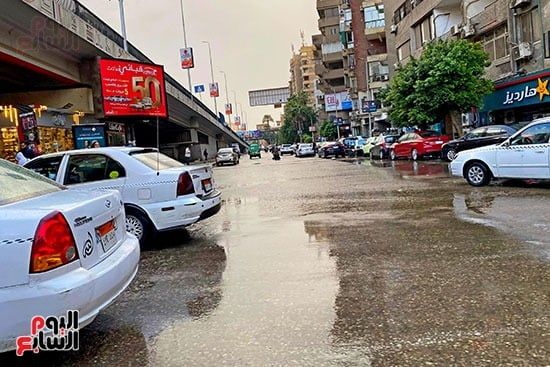 جانب من تساقط الأمطار جانب من تساقط الأمطار