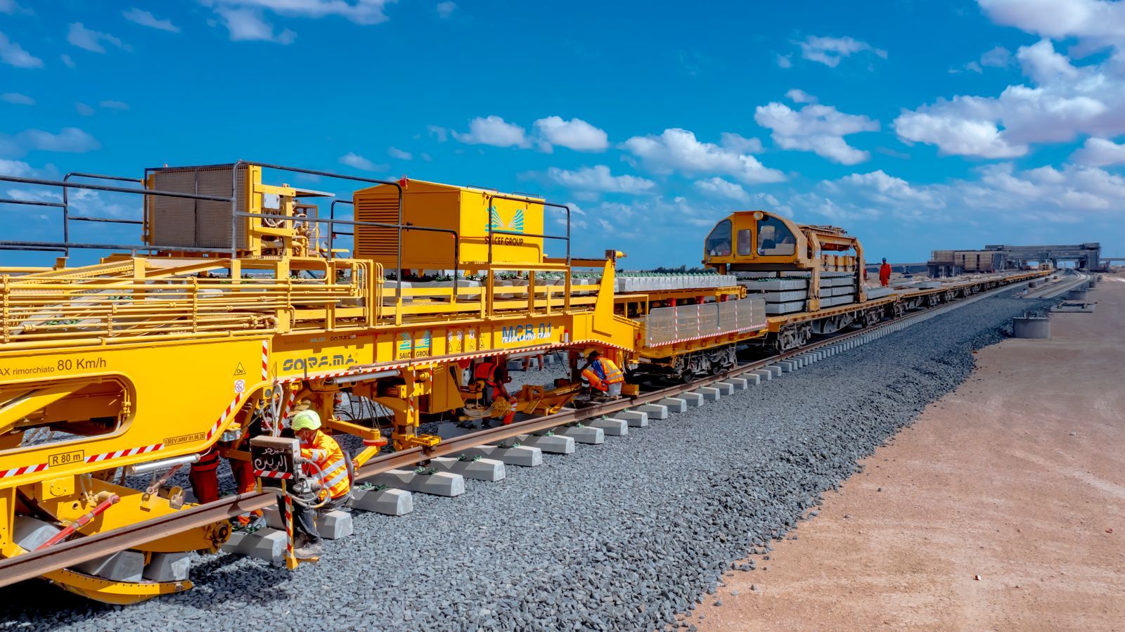 ماكينة تركيب القضبان