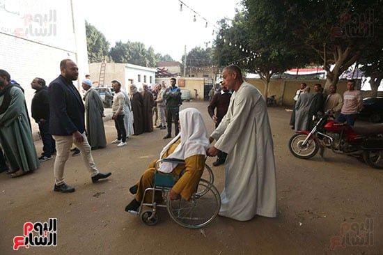 تزايد أعداد الناخبين علي لجان العياط للإدلاء بأصواتهم في الانتخابات البرلمانية 2025 (12) تزايد أعداد الناخبين علي لجان العياط للإدلاء بأصواتهم في الانتخابات البرلمانية 2025 (12)