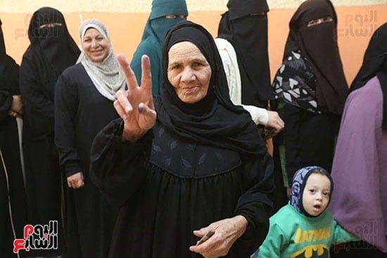 تزايد أعداد الناخبين علي لجان العياط للإدلاء بأصواتهم في الانتخابات البرلمانية 2025 (13) تزايد أعداد الناخبين علي لجان العياط للإدلاء بأصواتهم في الانتخابات البرلمانية 2025 (13)