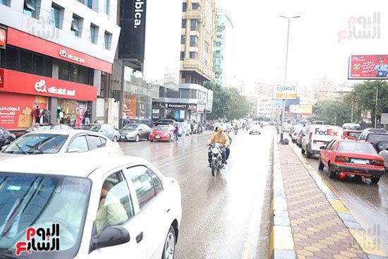 سقوط أمطار غزيرة سقوط أمطار غزيرة