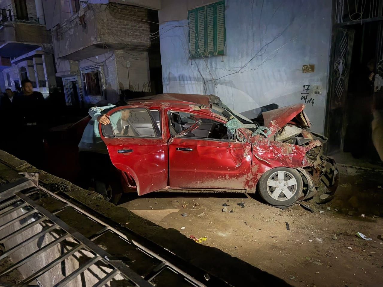 سقوط حاويات فارغة من على قطار بجوار طريق القاهرة الإسكندرية الزراعي بطوخ (12) سقوط حاويات فارغة من على قطار بجوار طريق القاهرة الإسكندرية الزراعي بطوخ (12)