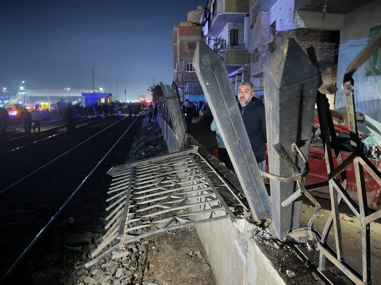 سقوط حاويات فارغة من على قطار بجوار طريق القاهرة الإسكندرية الزراعي بطوخ (11) سقوط حاويات فارغة من على قطار بجوار طريق القاهرة الإسكندرية الزراعي بطوخ (11)