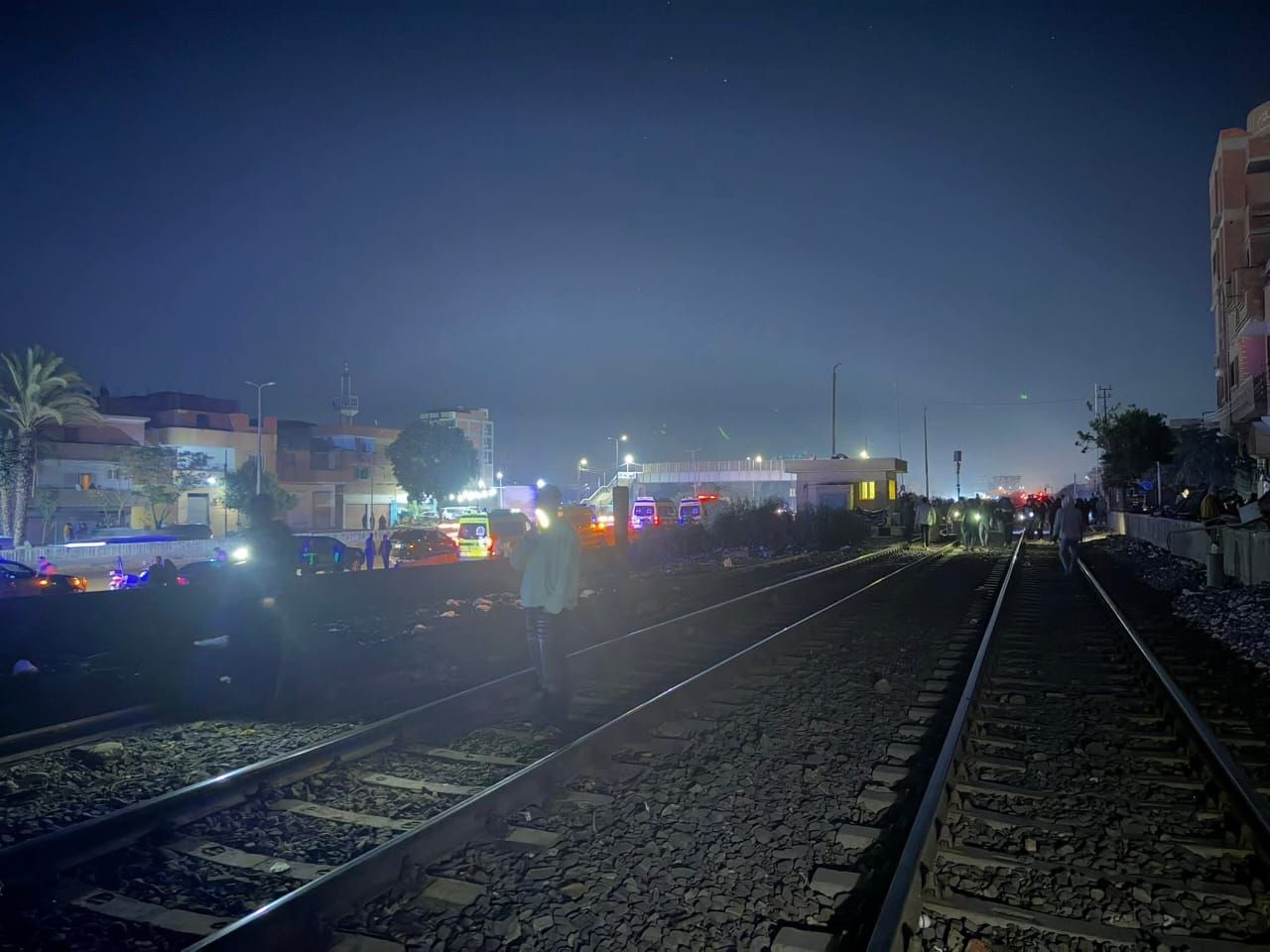 سقوط حاويات فارغة من على قطار بجوار طريق القاهرة الإسكندرية الزراعي بطوخ (9) سقوط حاويات فارغة من على قطار بجوار طريق القاهرة الإسكندرية الزراعي بطوخ (9)