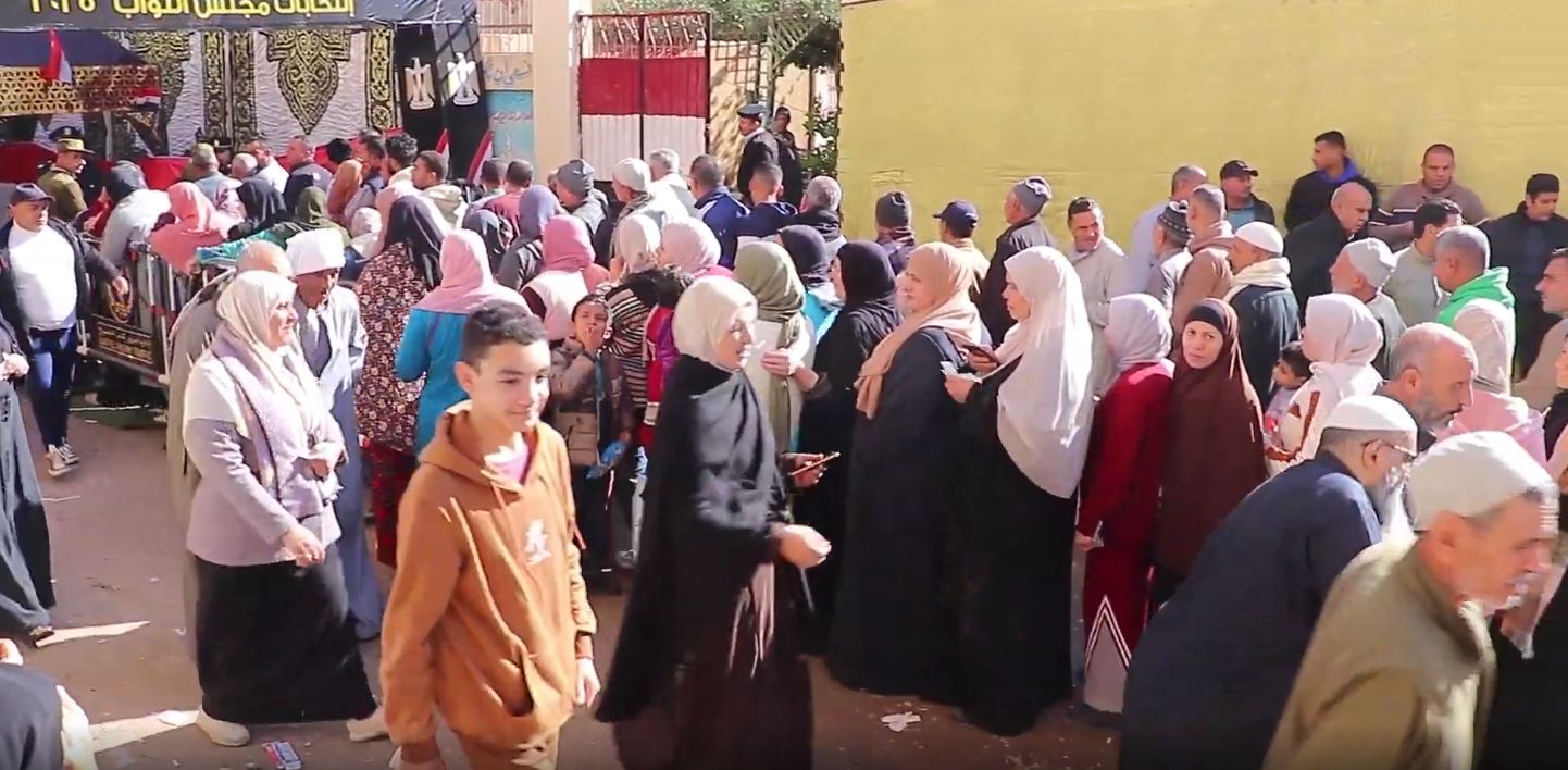 طوابير أمام اللجان