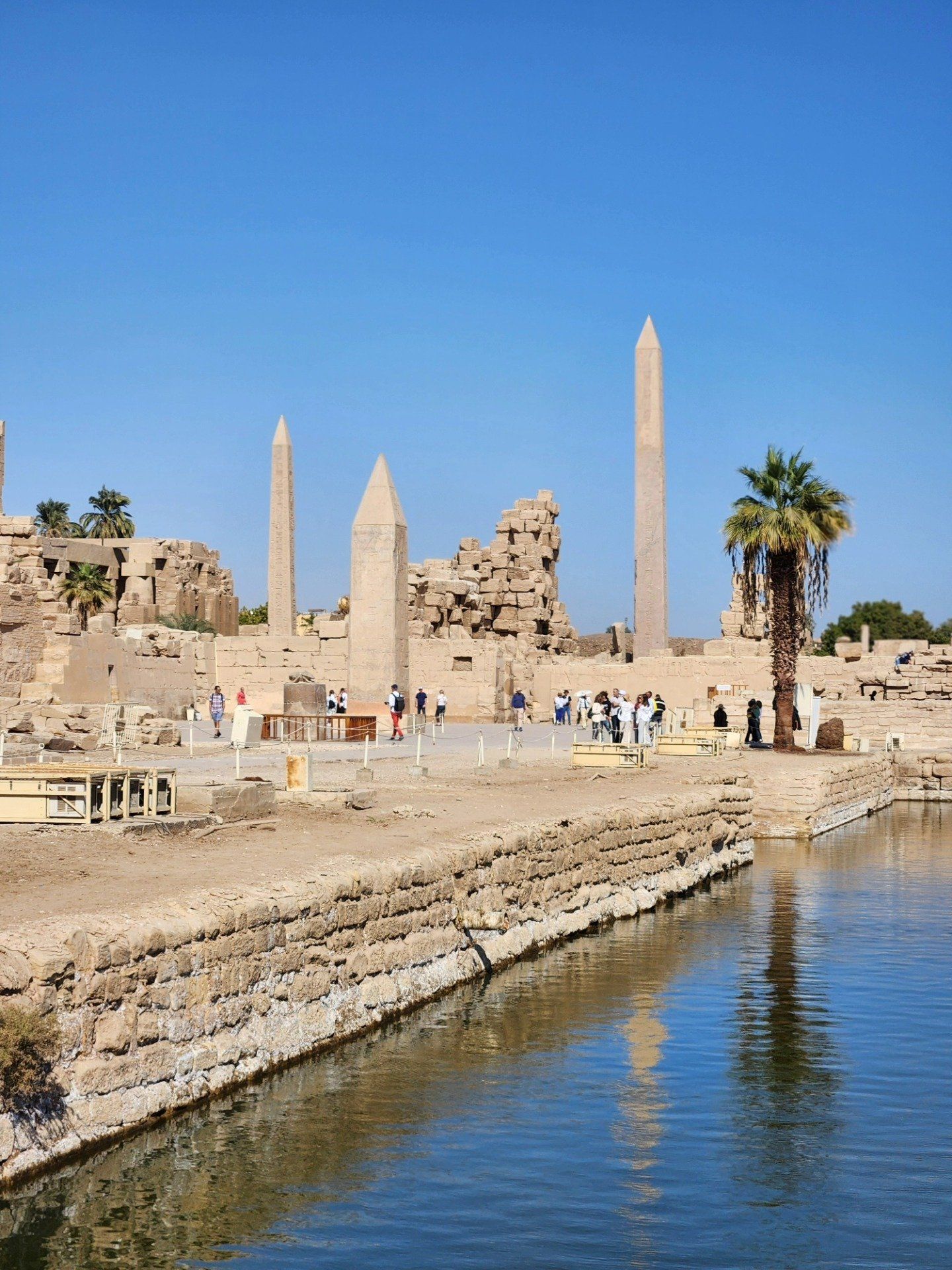 زيارات السائحين فى منطقة البحيرة المقدسة بالكرنك