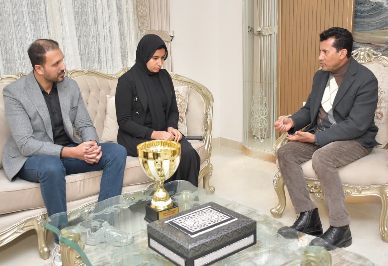 وزير الشباب والرياضة ومحافظ بورسعيد يقدمان واجب العزاء (5) وزير الشباب والرياضة ومحافظ بورسعيد يقدمان واجب العزاء (5)