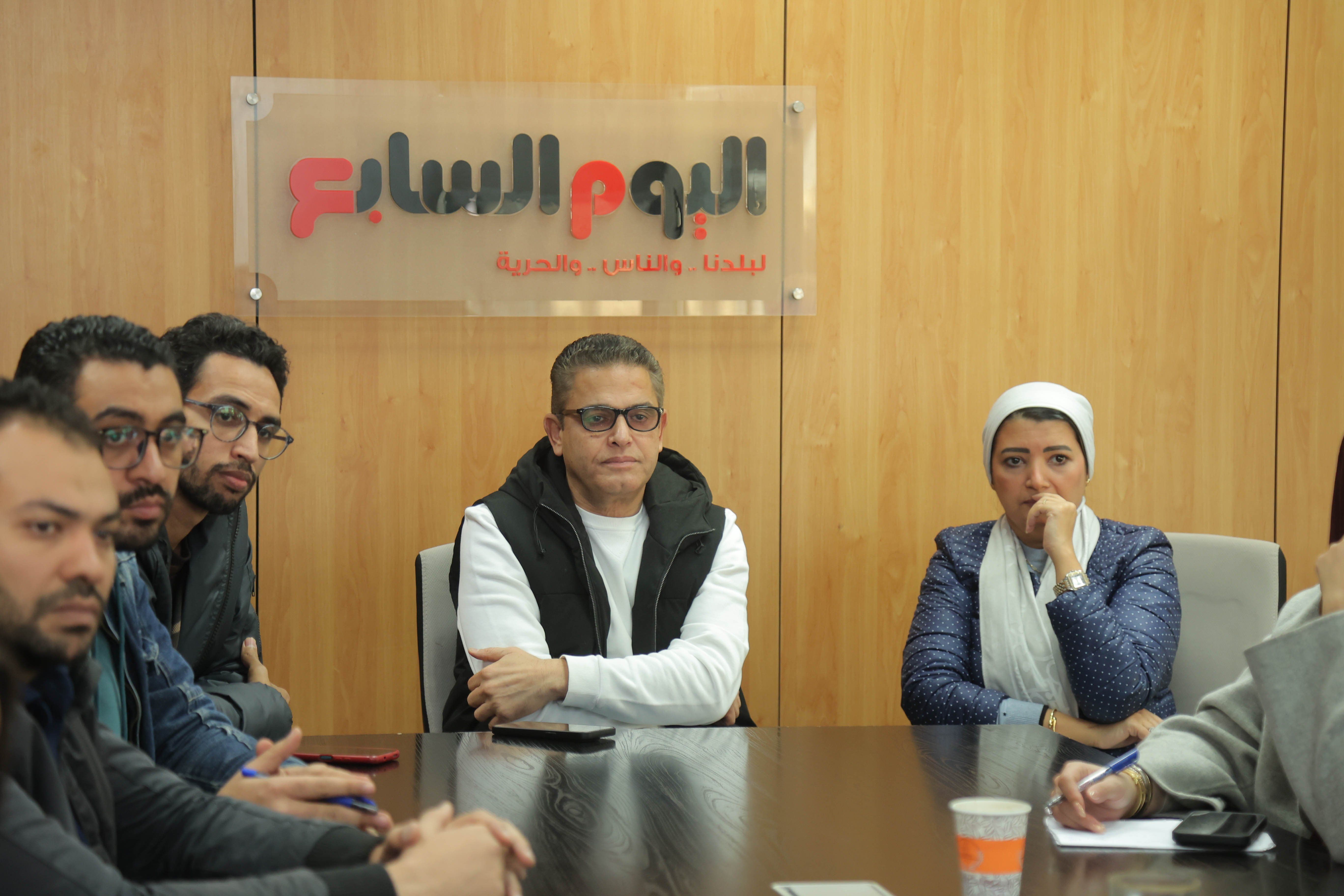 الأستاذ عبد الفتاح عبد المنعم رئيس التحرير يتابع ورشة الذكاء الاصطناعي