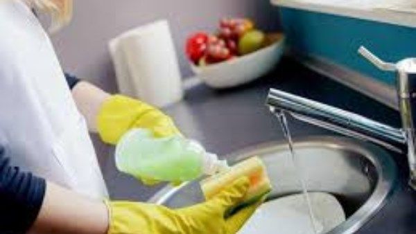 طريقة مبتكرة لتنظيف المطبخ.. بسرعة لا تصدق في أقل وقت ومجهود