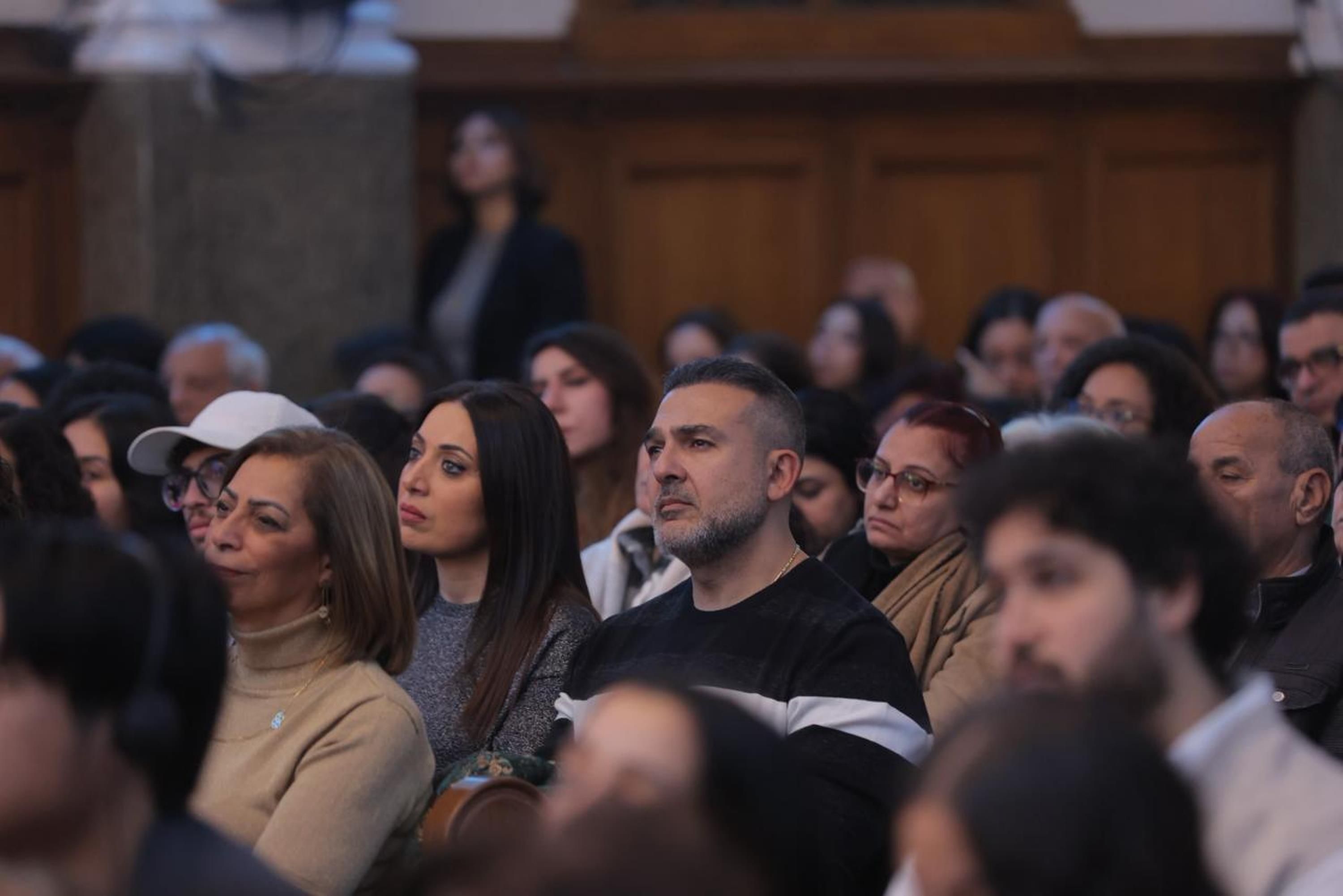 المسيحيون ينهون 2025 بالصلاة المسيحيون ينهون 2025 بالصلاة