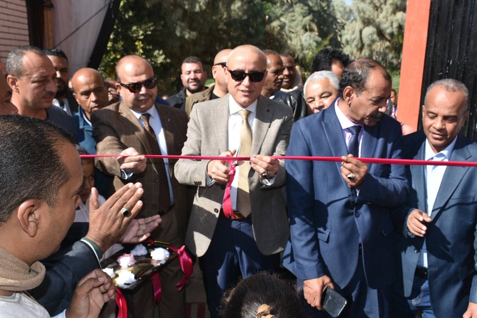 محافظ الأقصر يفتتح عدد من المدارس والمنشآت التعليمية بالزينية محافظ الأقصر يفتتح عدد من المدارس والمنشآت التعليمية بالزينية