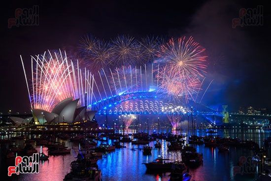 الألعاب النارية فوق ميناء سيدني خلال عرض منتصف ليلة رأس السنة الألعاب النارية فوق ميناء سيدني خلال عرض منتصف ليلة رأس السنة