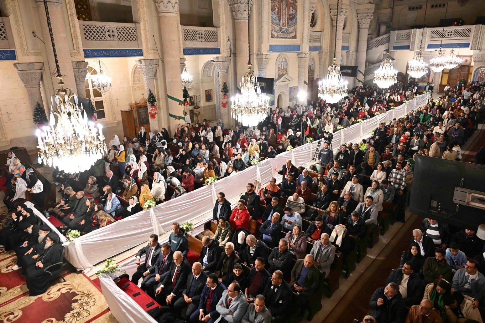 جانب من القداس جانب من القداس