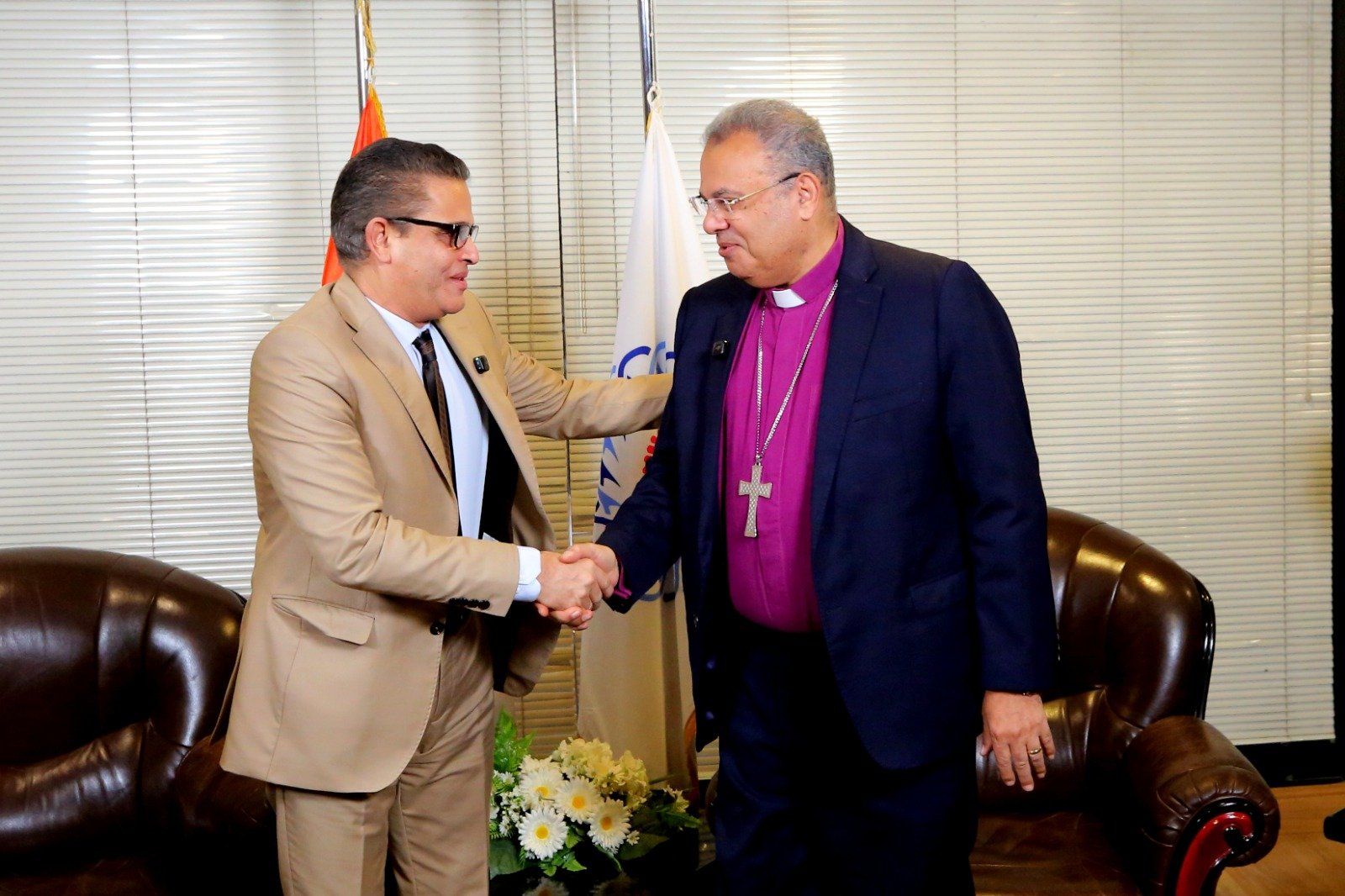 الكاتب الصحفى عبدالفتاح عبدالمنعم رئيس تحرير اليوم السابع يقدم التهنئة للدكتور أندريه زكى الكاتب الصحفى عبدالفتاح عبدالمنعم رئيس تحرير اليوم السابع يقدم التهنئة للدكتور أندريه زكى