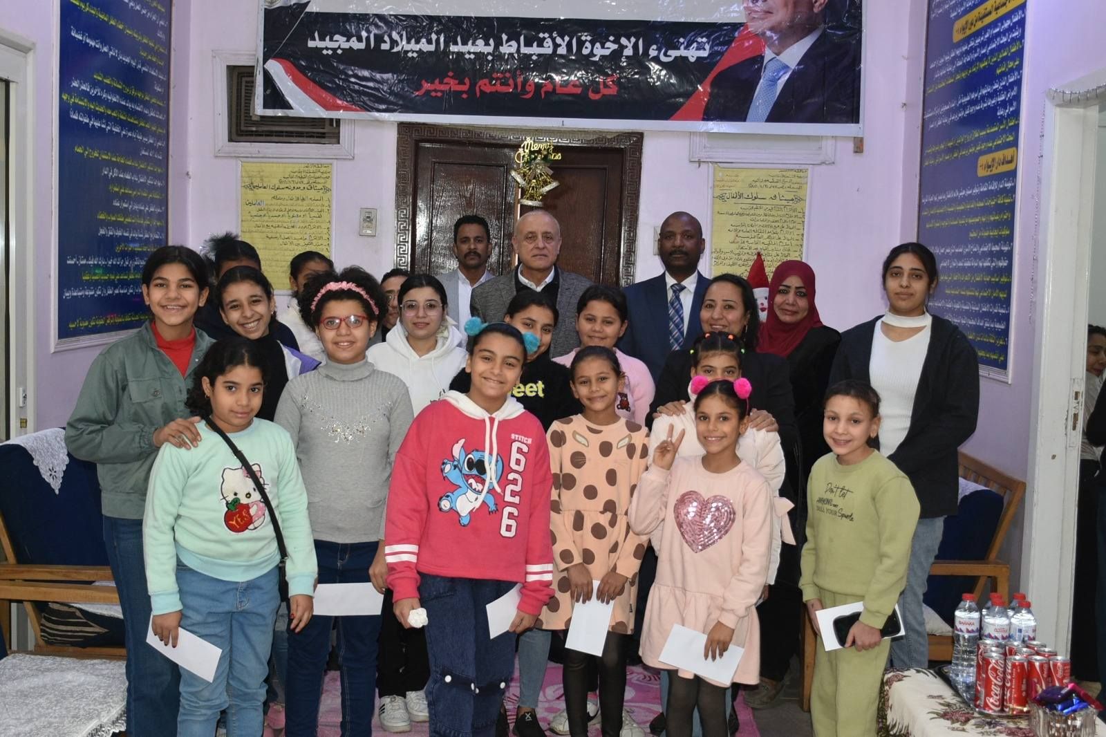 محافظ الأقصر يهنئ أطفال الجمعيتين ويقدم الهدايا لهم بعيد الميلاد محافظ الأقصر يهنئ أطفال الجمعيتين ويقدم الهدايا لهم بعيد الميلاد