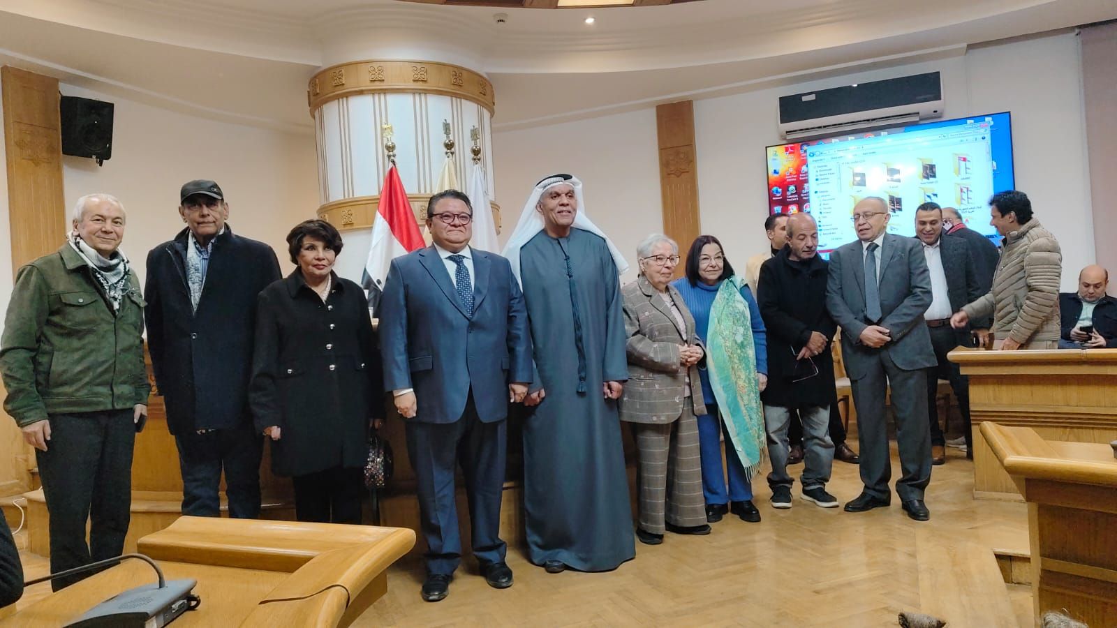 أحمد بدير تكريم مهرجان المسرح العربي تكريم عزيز جدا واتمني عودتي للوقوف علي خشبة المسرح (4) أحمد بدير تكريم مهرجان المسرح العربي تكريم عزيز جدا واتمني عودتي للوقوف علي خشبة المسرح (4)