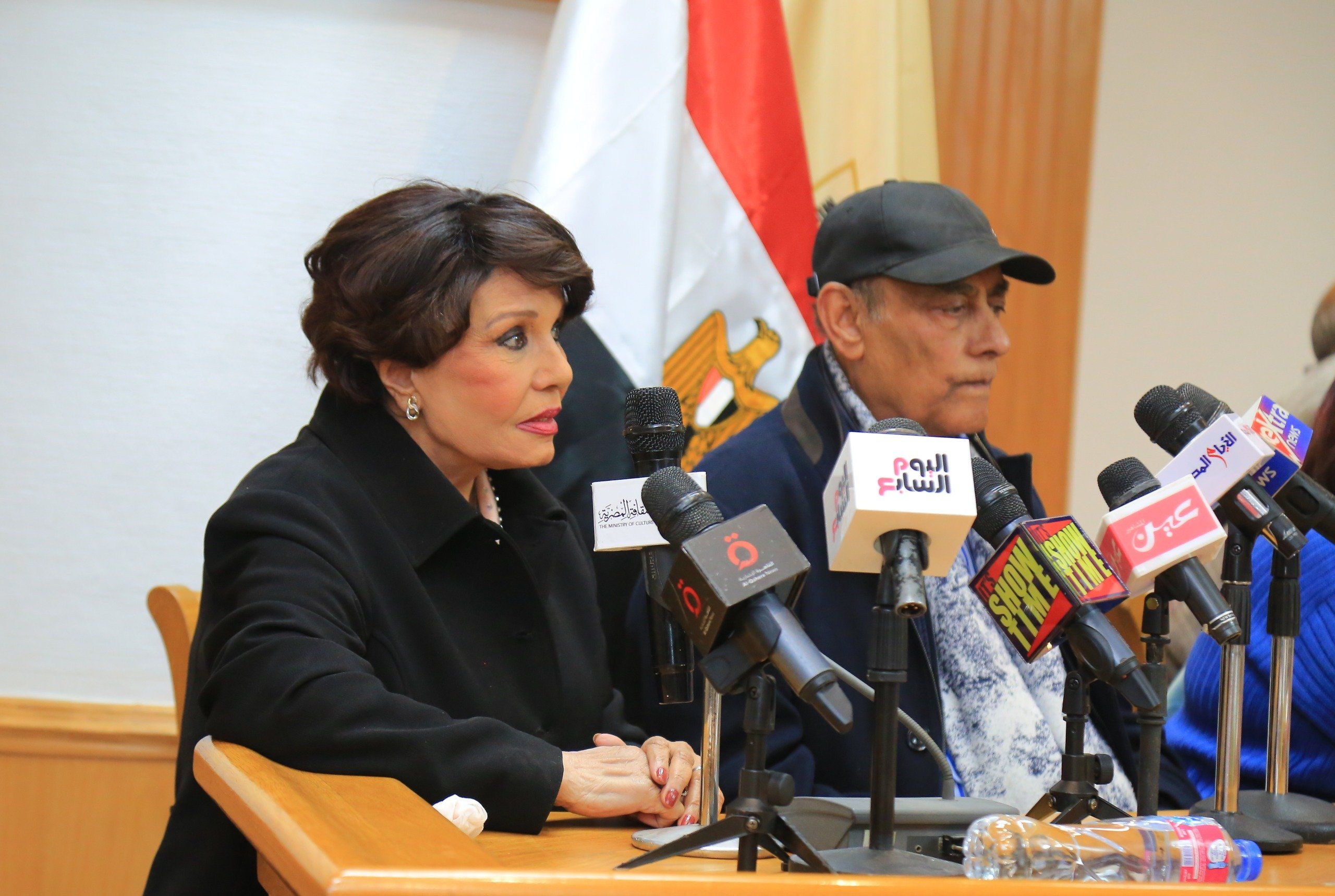 فردوس عبدالحميد أشكر الشيخ الفنان سلطان القاسمي وكل أساتذتي الذين تعلمت منهم المسرح (1) فردوس عبدالحميد أشكر الشيخ الفنان سلطان القاسمي وكل أساتذتي الذين تعلمت منهم المسرح (1)