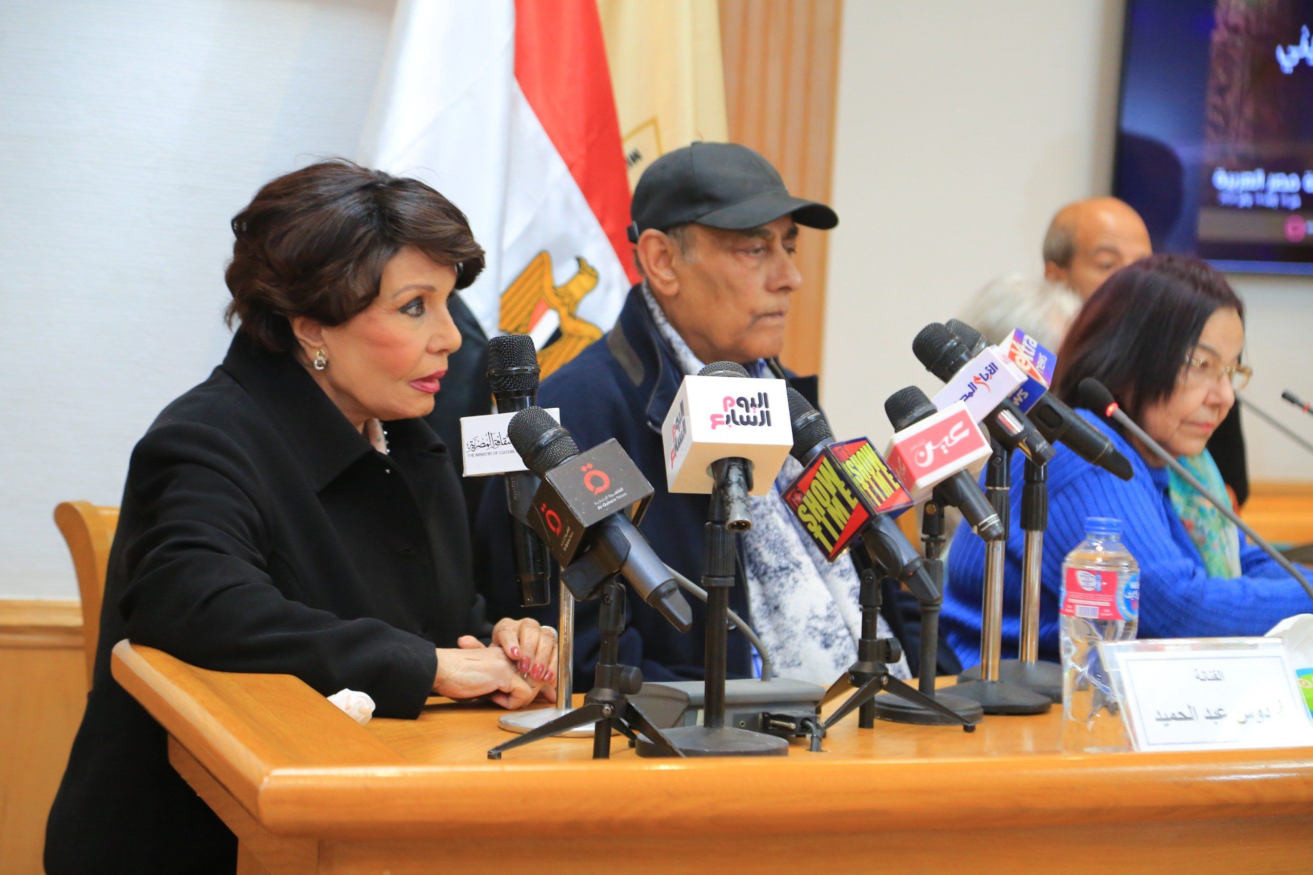 فردوس عبدالحميد أشكر الشيخ الفنان سلطان القاسمي وكل أساتذتي الذين تعلمت منهم المسرح (5) فردوس عبدالحميد أشكر الشيخ الفنان سلطان القاسمي وكل أساتذتي الذين تعلمت منهم المسرح (5)