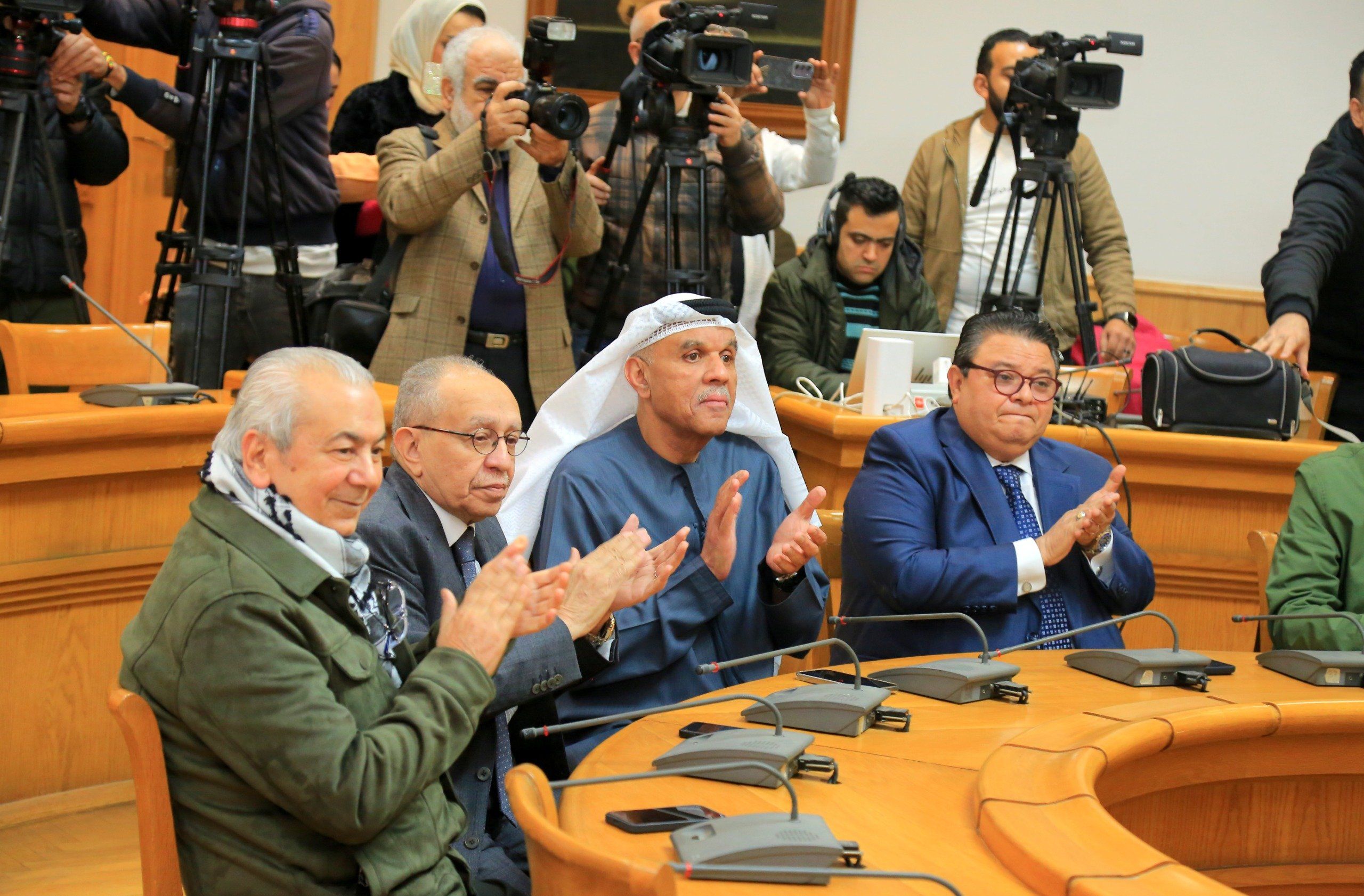 فردوس عبدالحميد أشكر الشيخ الفنان سلطان القاسمي وكل أساتذتي الذين تعلمت منهم المسرح (6) فردوس عبدالحميد أشكر الشيخ الفنان سلطان القاسمي وكل أساتذتي الذين تعلمت منهم المسرح (6)