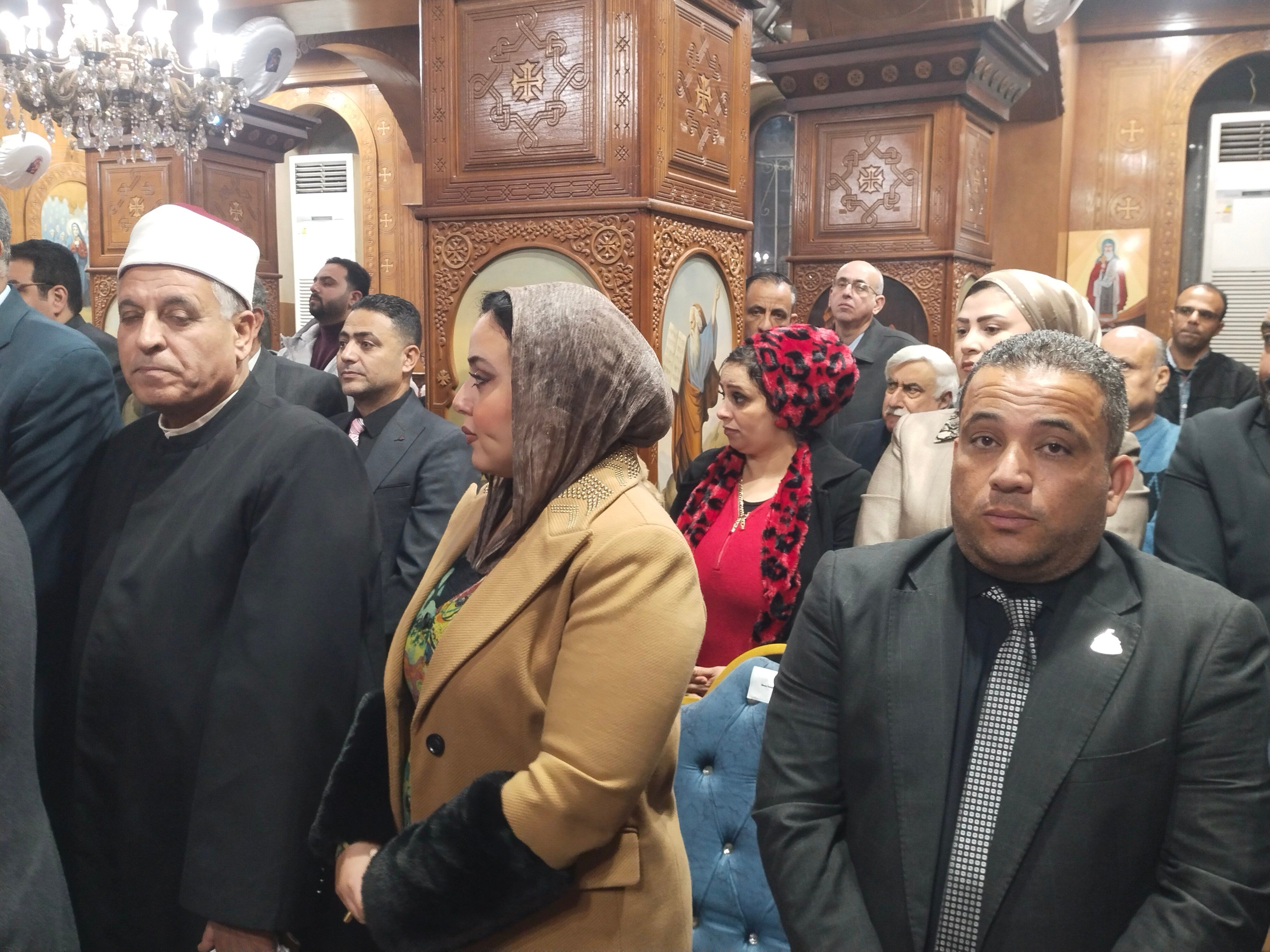 القوي الشعبية خلال تقديم التهنئة القوي الشعبية خلال تقديم التهنئة