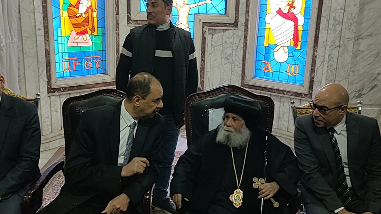 محافظ سوهاج ومدير الأمن يزوران مطرانية أخميم للتهنئة بعيد الميلاد (7) محافظ سوهاج ومدير الأمن يزوران مطرانية أخميم للتهنئة بعيد الميلاد (7)