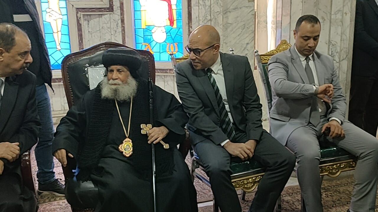 محافظ سوهاج ومدير الأمن يزوران مطرانية أخميم للتهنئة بعيد الميلاد (1) محافظ سوهاج ومدير الأمن يزوران مطرانية أخميم للتهنئة بعيد الميلاد (1)