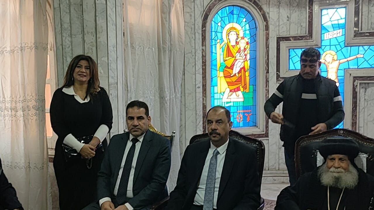 محافظ سوهاج ومدير الأمن يزوران مطرانية أخميم للتهنئة بعيد الميلاد (2) محافظ سوهاج ومدير الأمن يزوران مطرانية أخميم للتهنئة بعيد الميلاد (2)