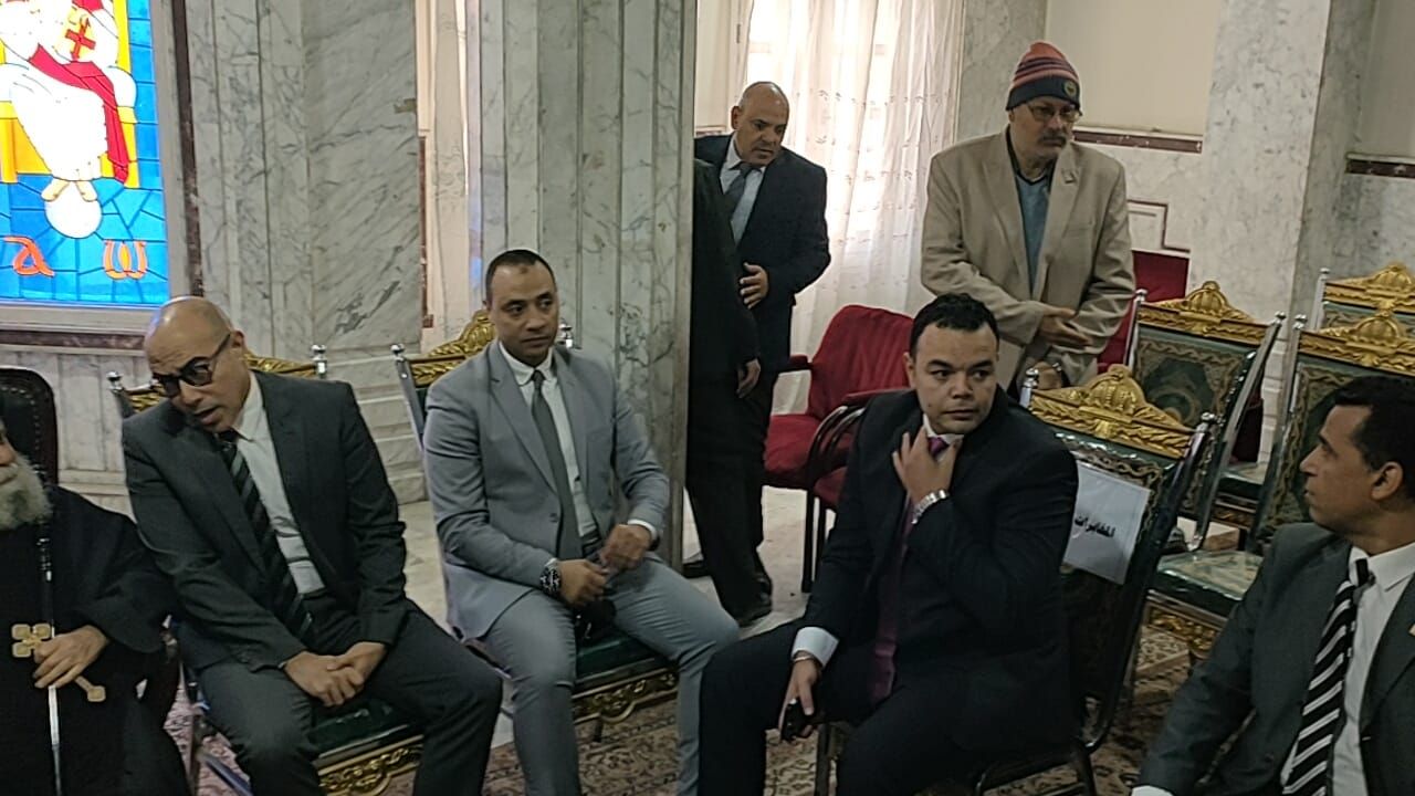 محافظ سوهاج ومدير الأمن يزوران مطرانية أخميم للتهنئة بعيد الميلاد (5) محافظ سوهاج ومدير الأمن يزوران مطرانية أخميم للتهنئة بعيد الميلاد (5)