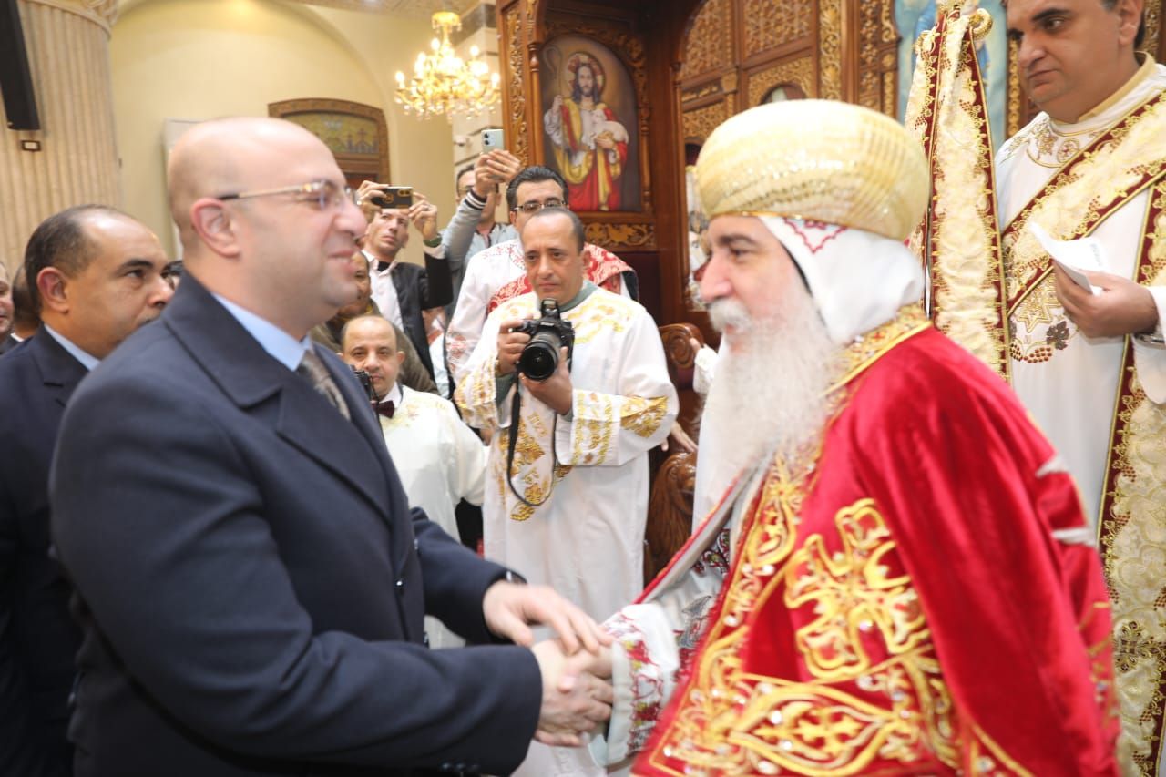 محافظ بني سويف يهنىء الانبا غبريال محافظ بني سويف يهنىء الانبا غبريال