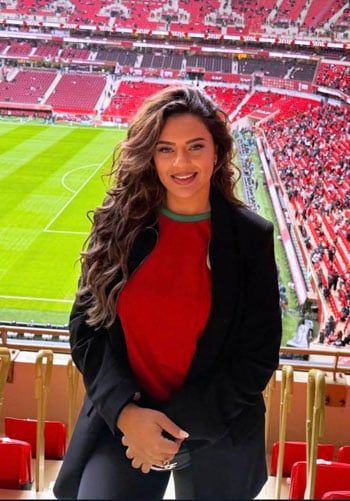 فتاة مغربية من ملعب المباراة فتاة مغربية من ملعب المباراة