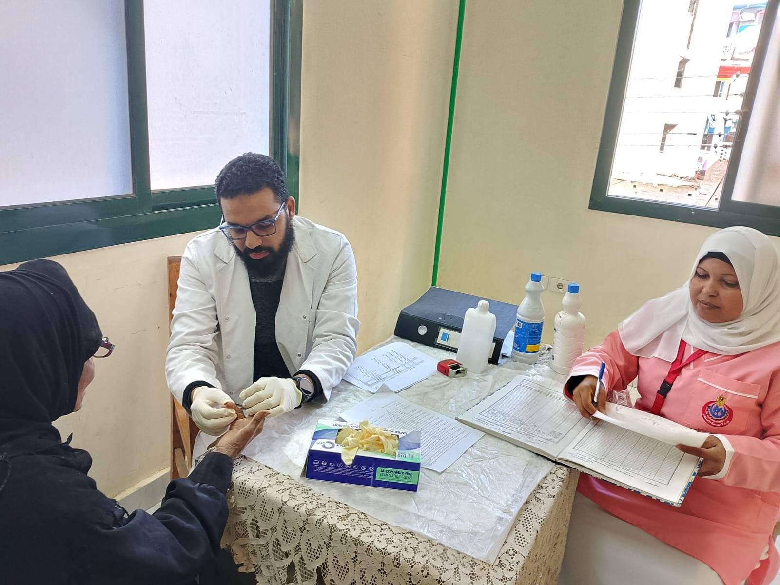 أعمال فحص 698 حالة مجاناً بقافلة علاجية لخدمة المناطق الأكثر احتياجاً أعمال فحص 698 حالة مجاناً بقافلة علاجية لخدمة المناطق الأكثر احتياجاً