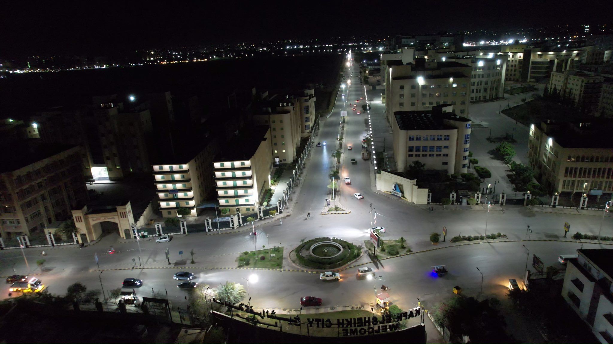 شارع الجيش أمام مبنى المحافظة شارع الجيش أمام مبنى المحافظة