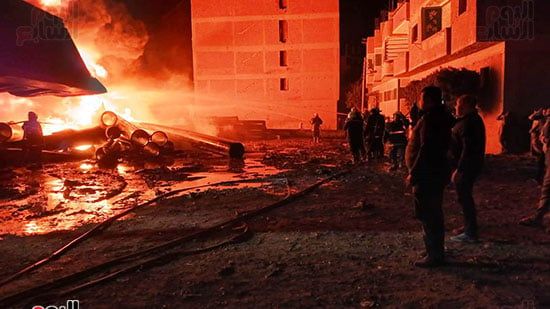 السيطرة على حريق مخزن المواسير البلاستيك (1) السيطرة على حريق مخزن المواسير البلاستيك (1)