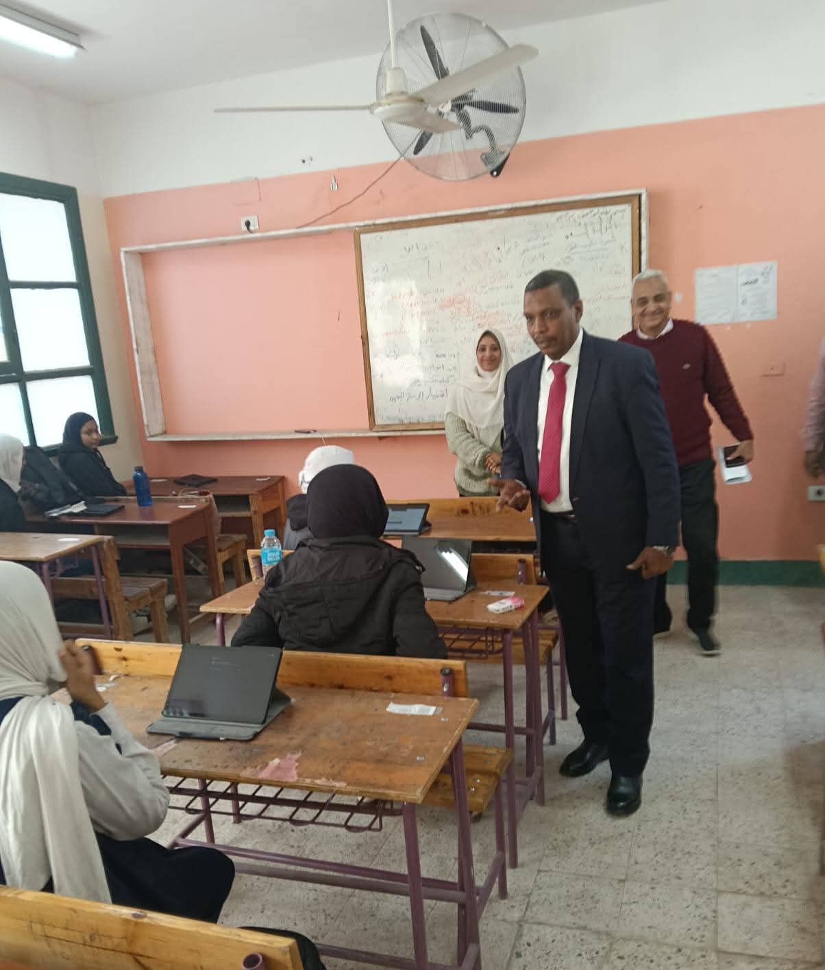 اللجان (1) اللجان (1)