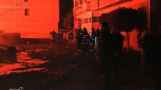 السيطرة على حريق مخزن المواسير البلاستيك (7) السيطرة على حريق مخزن المواسير البلاستيك (7)