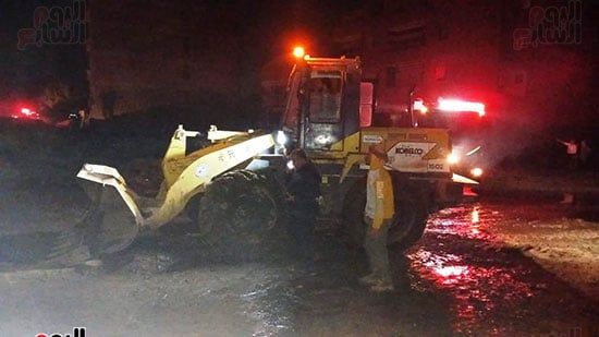 السيطرة على حريق مخزن المواسير البلاستيك (9) السيطرة على حريق مخزن المواسير البلاستيك (9)