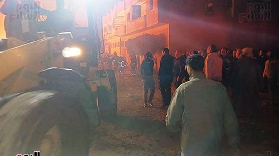 السيطرة على حريق مخزن المواسير البلاستيك (8) السيطرة على حريق مخزن المواسير البلاستيك (8)