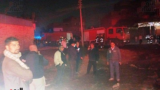 السيطرة على حريق مخزن المواسير البلاستيك (12) السيطرة على حريق مخزن المواسير البلاستيك (12)