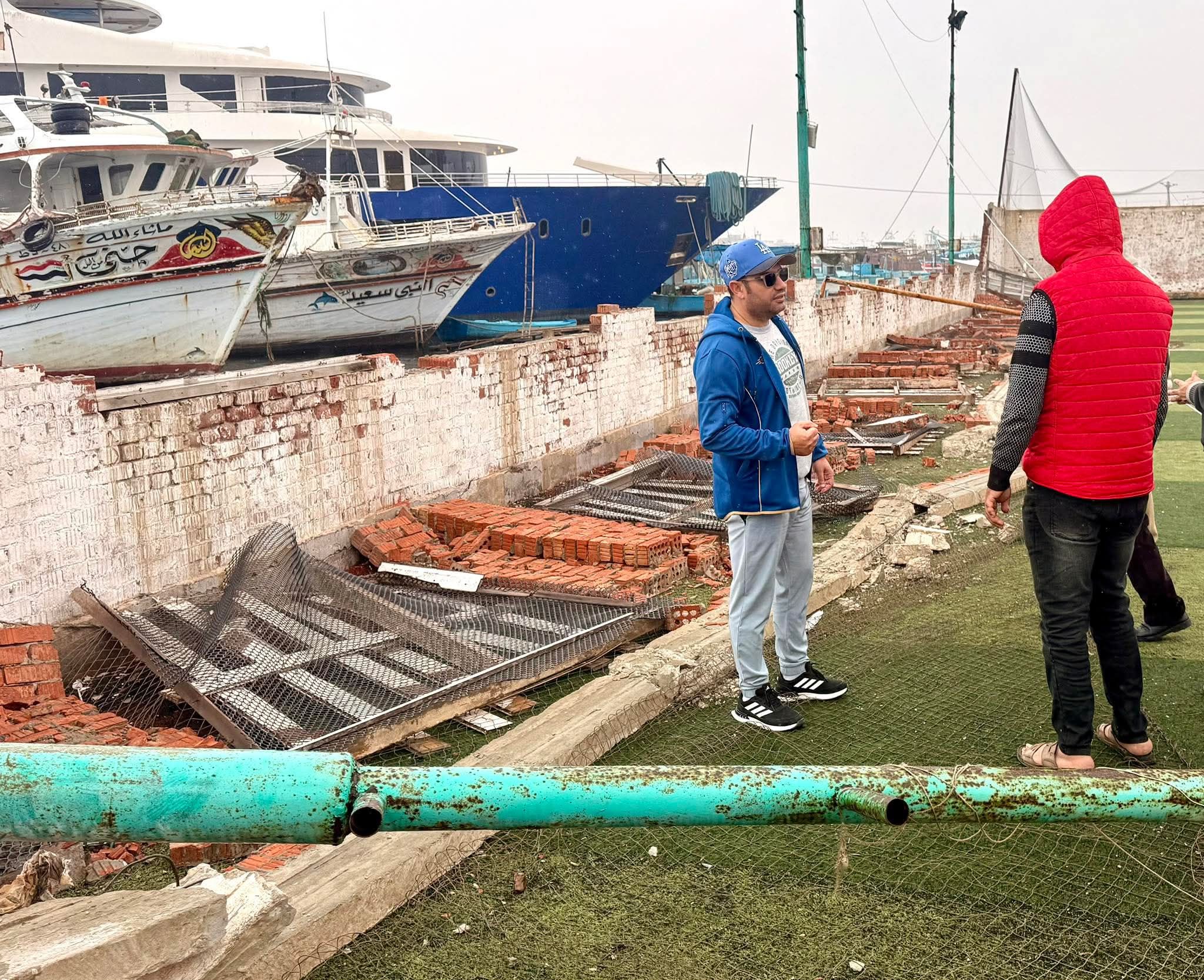 جانب من زيارة وكيل الشباب والرياضة لملعب كفر حميدو جانب من زيارة وكيل الشباب والرياضة لملعب كفر حميدو
