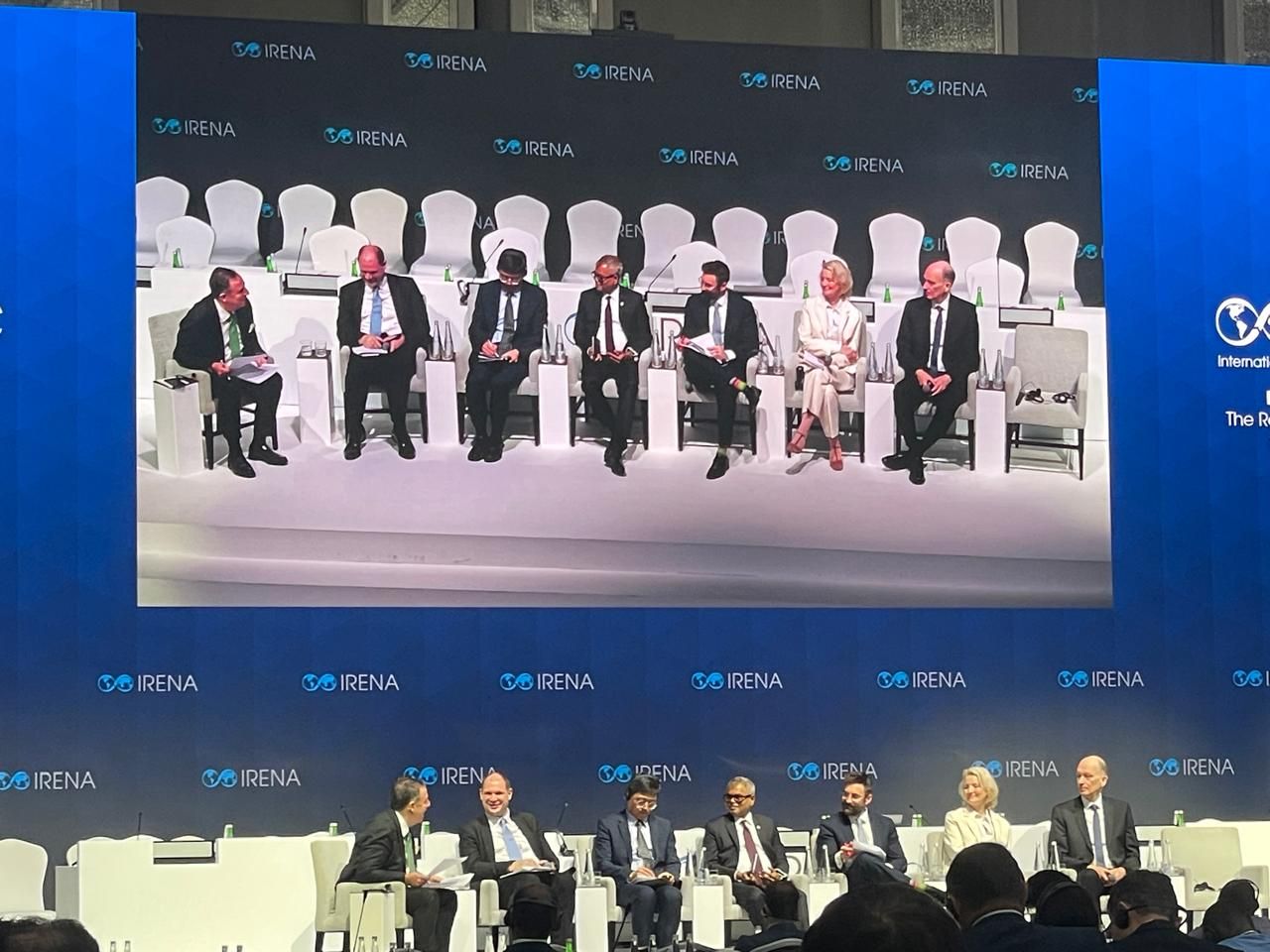 جلسة العلاقة المتشابكة بين الذكاء الاصطناعي والطاقة المتجددة جلسة العلاقة المتشابكة بين الذكاء الاصطناعي والطاقة المتجددة