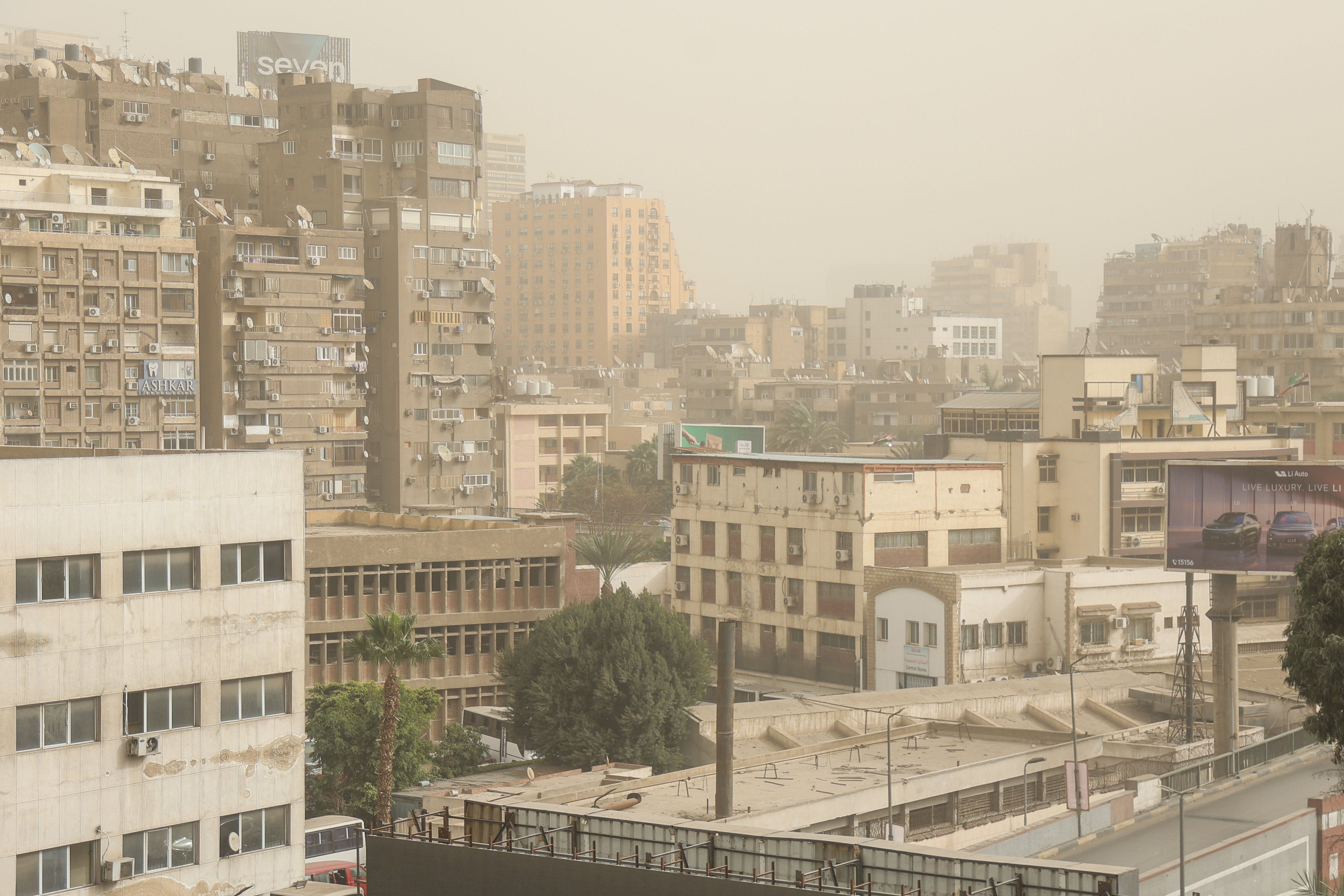 أتربة تغطى سماء القاهرة الكبري