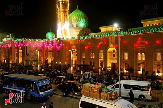 الليل يلمع بالانوار