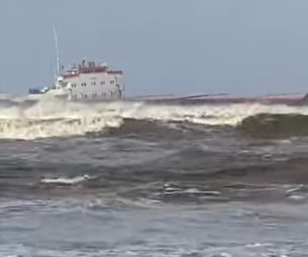 السفينة الجانحه