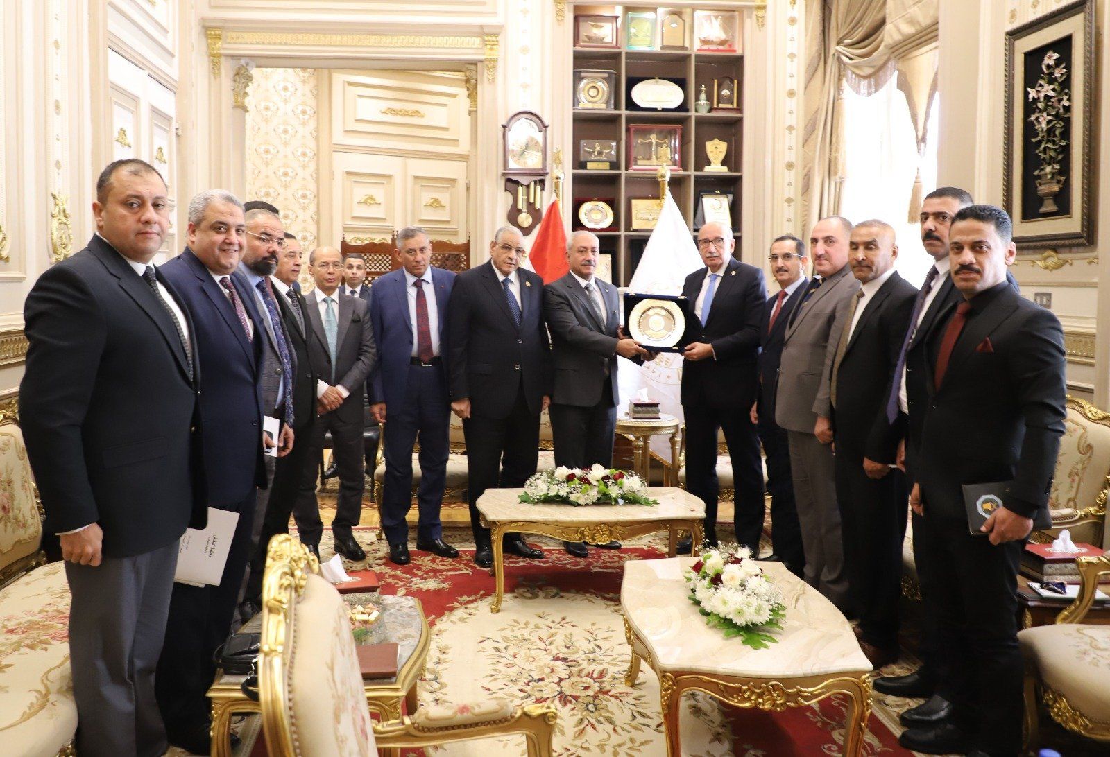 رئيس مجلس القضاء الأعلى يستقبل رئيس محكمة تمييز قوى الأمن الداخلي لجمهورية العراق (3) رئيس مجلس القضاء الأعلى يستقبل رئيس محكمة تمييز قوى الأمن الداخلي لجمهورية العراق (3)