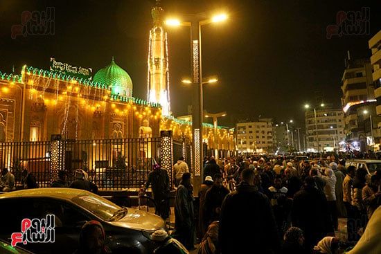 المسجد يحتضن الزوار