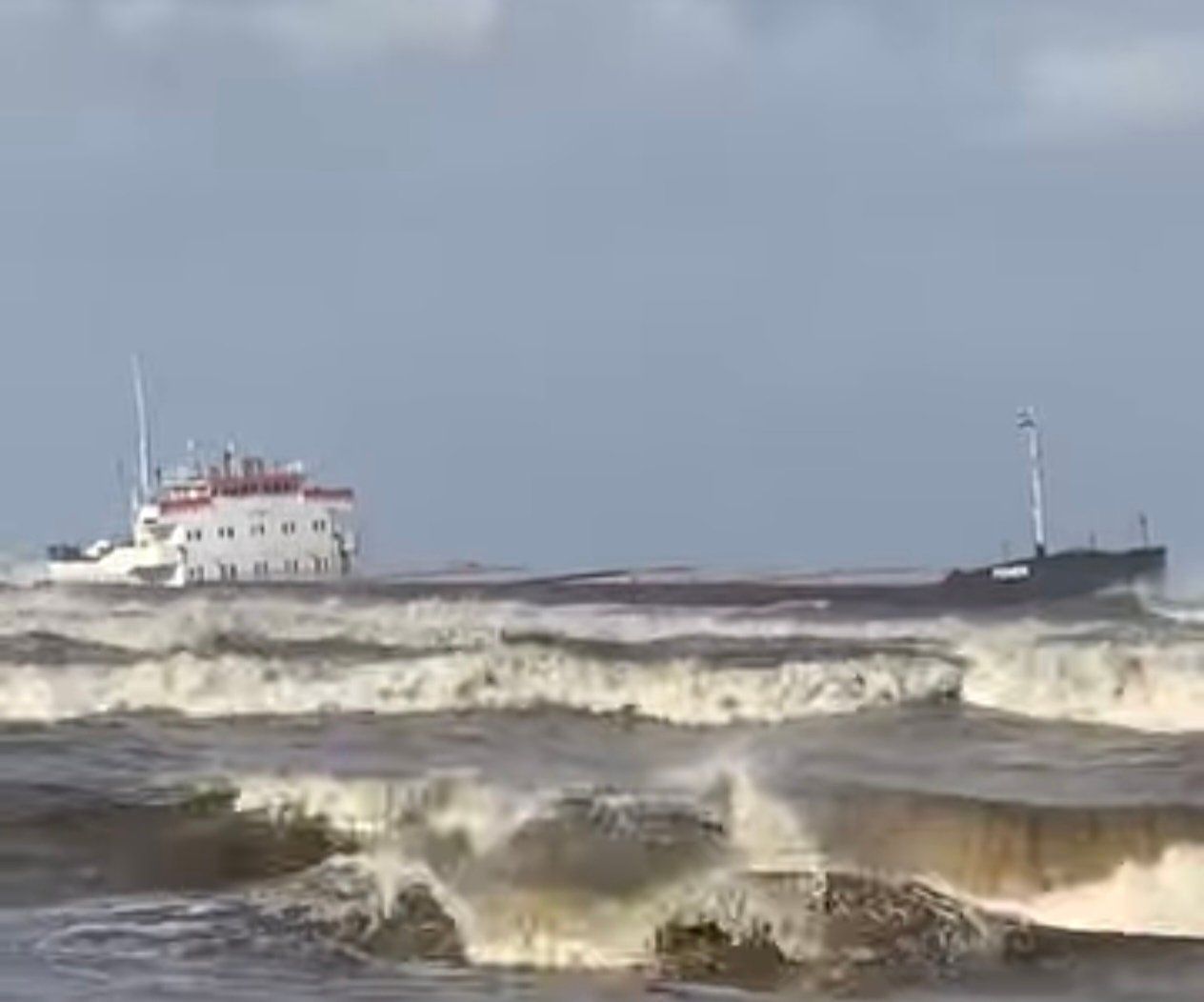 للسفينة الجانحه_1 للسفينة الجانحه_1