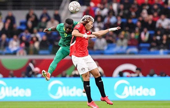 إمام عاشور والتحامات قوية خلال المباراة إمام عاشور والتحامات قوية خلال المباراة