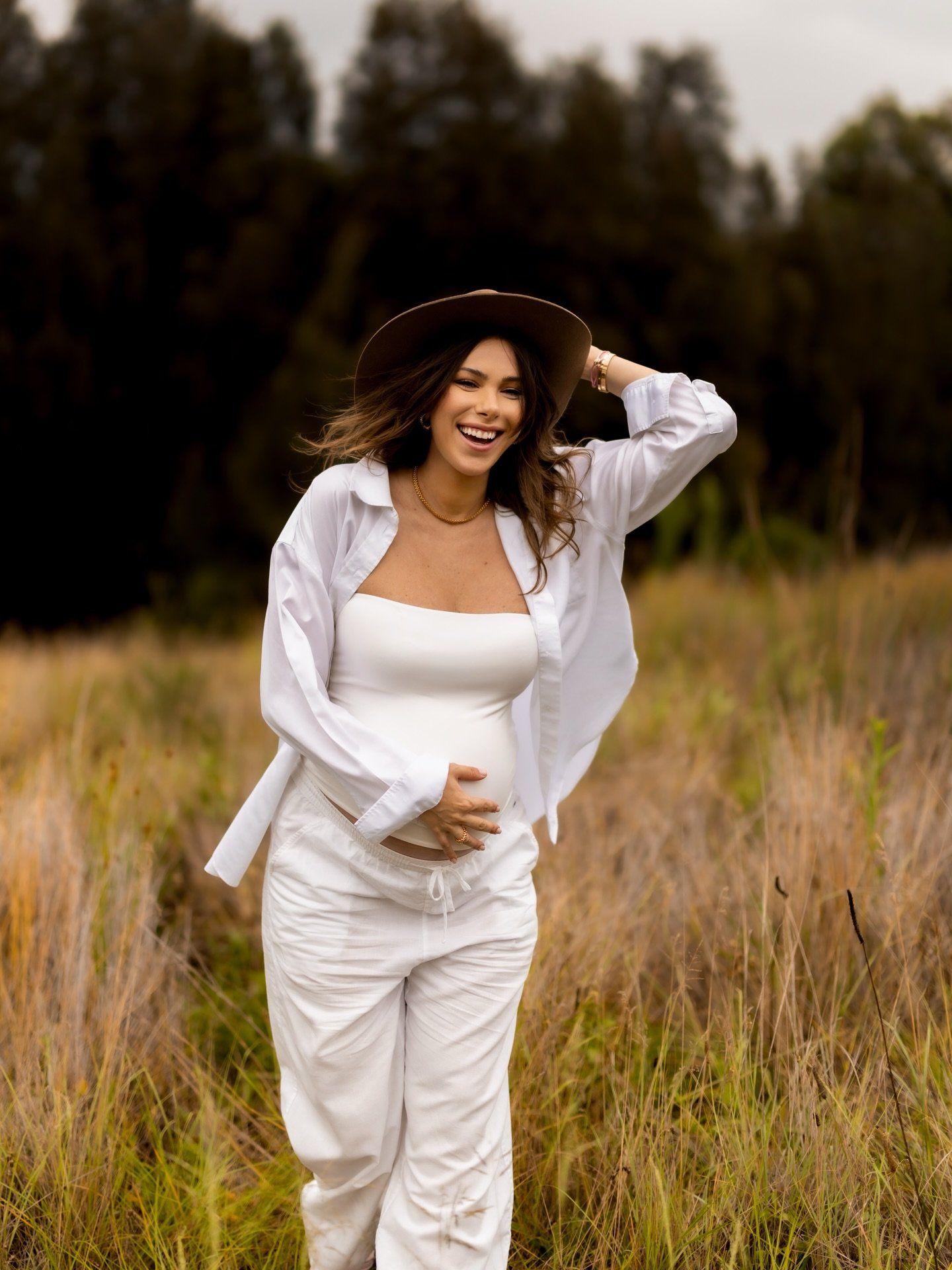 دانييلا رحمة تستعرض حملها فى جلسة تصوير دانييلا رحمة تستعرض حملها فى جلسة تصوير