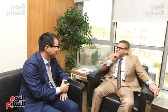 مسئول شركه هاواوي في مصر يزور مقر اليوم السابع (3)