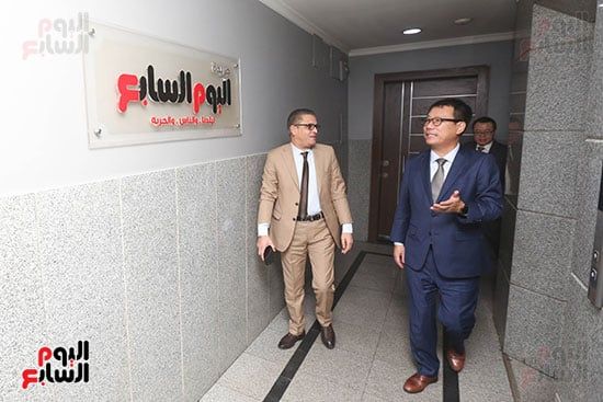 مسئول شركه هاواوي في مصر يزور مقر اليوم السابع (7)